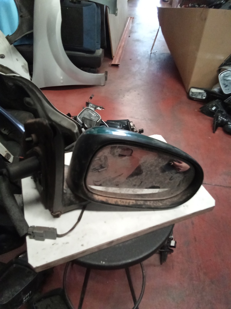 Retrovisor derecho almera tino '03