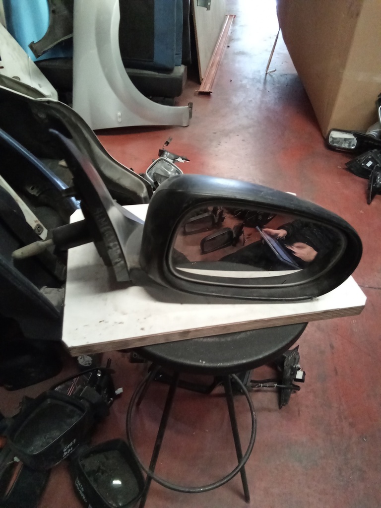 Retrovisor derecho manual nissan almera '05