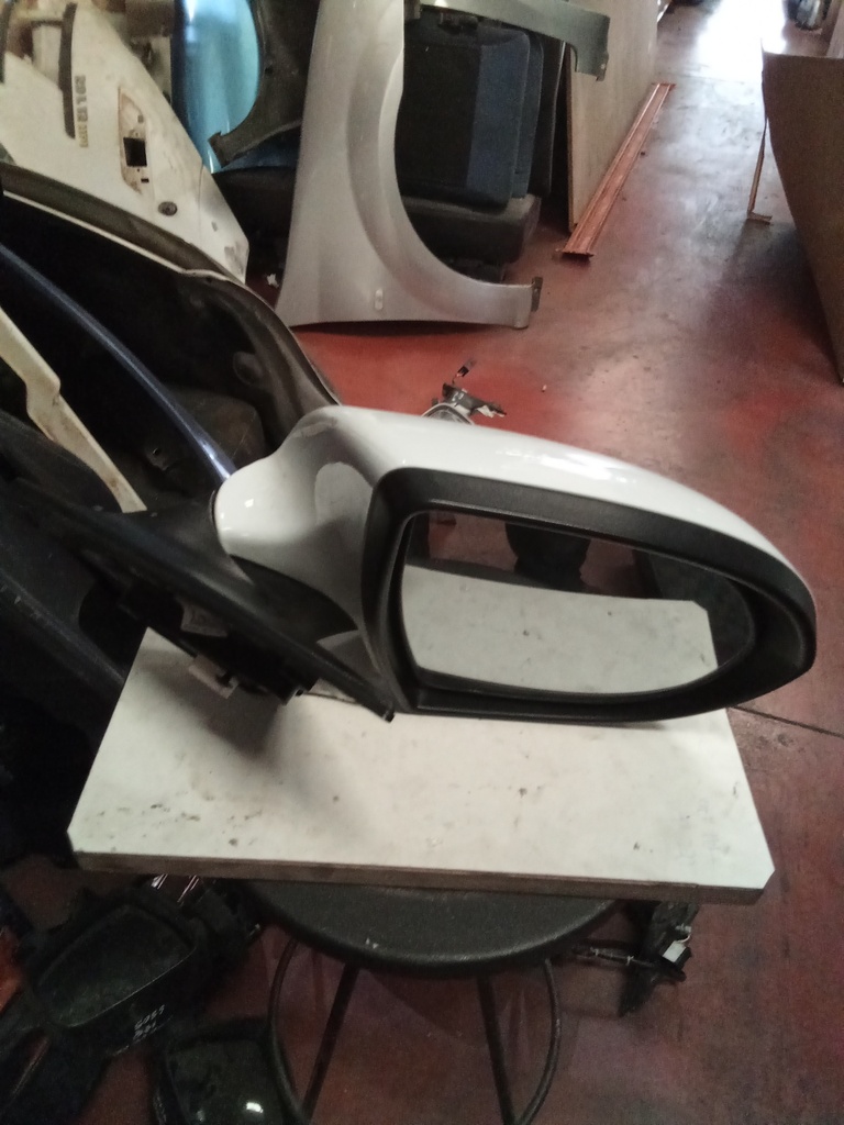 Retrovisor derecho kia sportage '13