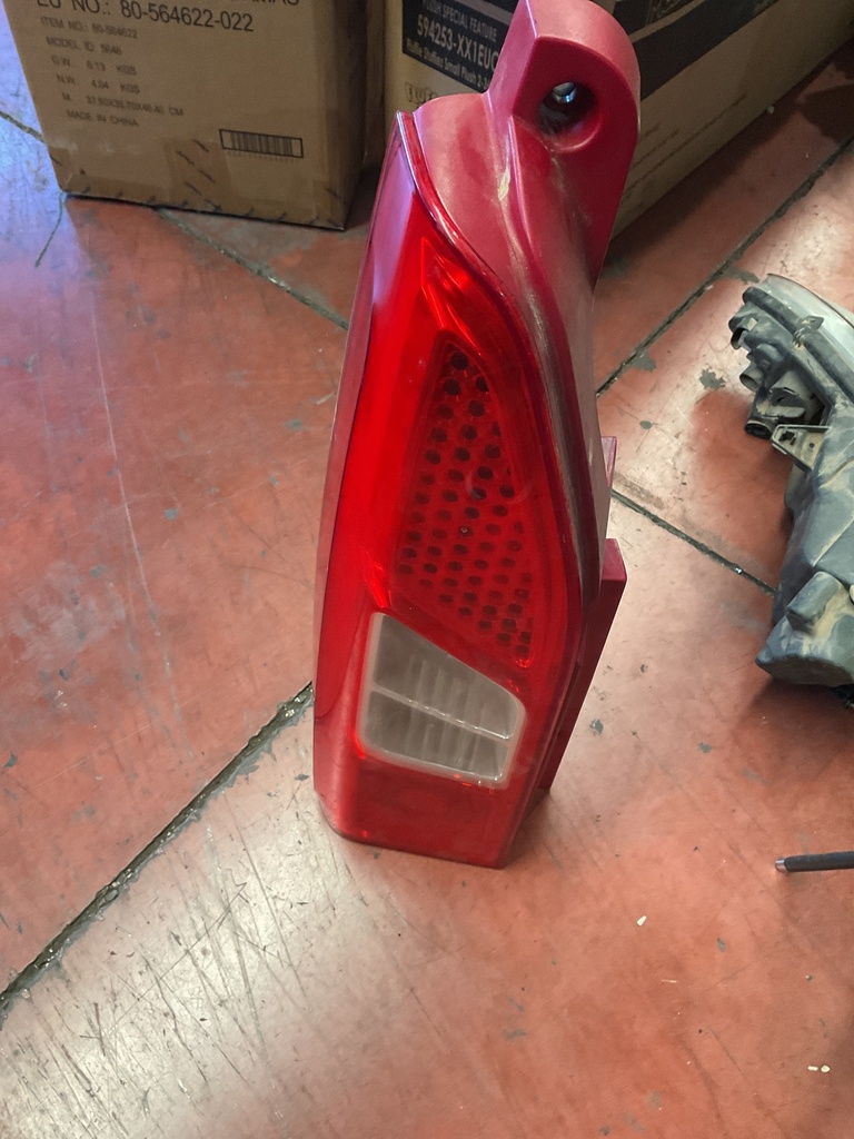 Piloto izquierdo peugeot parnet 2010