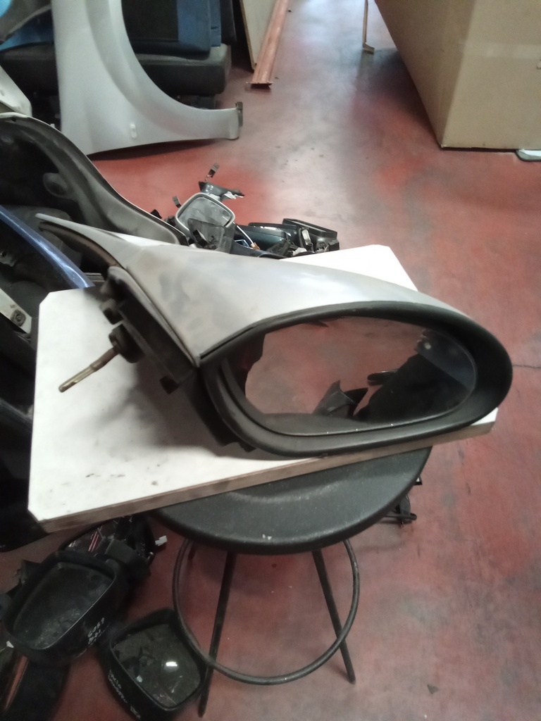 Retrovisor derecho manual opel vectra b '99