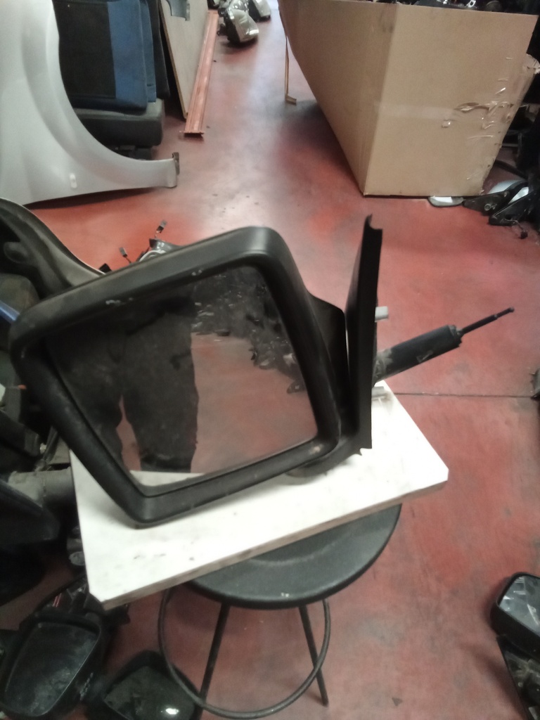Retrovisor izquierdo manual opel combo c '04