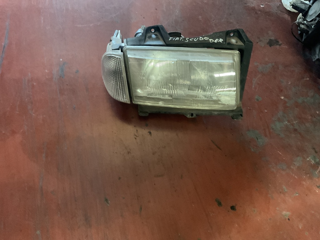 Faro derecho fiat scudo 2000