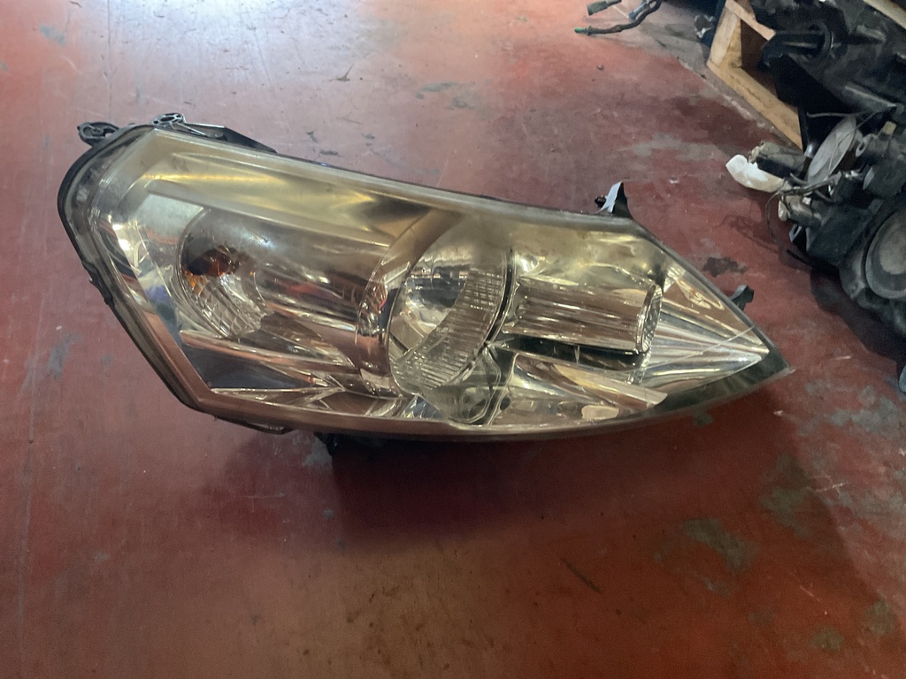 Faro derecho fiat scudo 2007