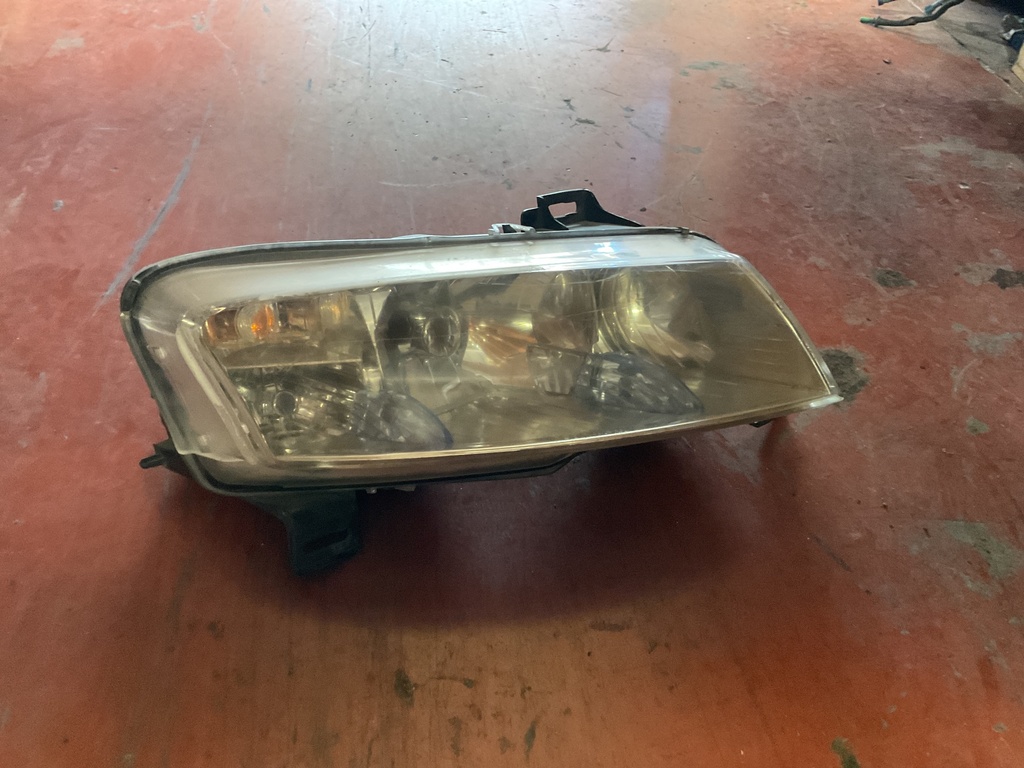 Faro derecho fiat stilo 2002