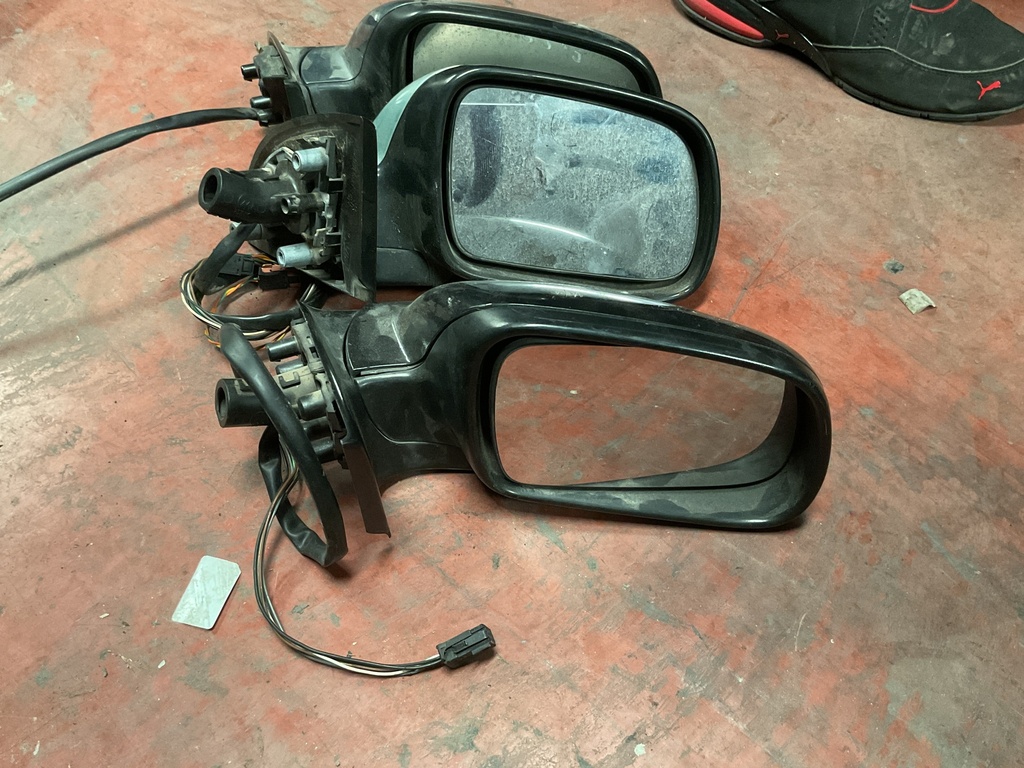 Retrovisor derecho peugeot 307 ‘01