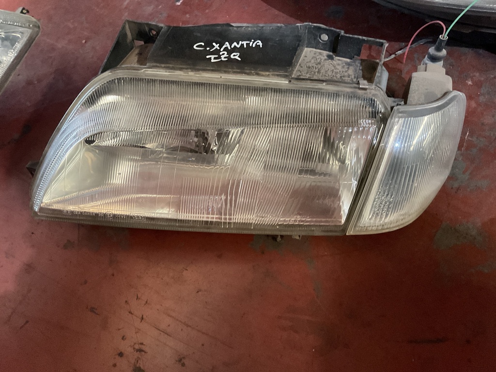 Faro izquierdo citroen xantia