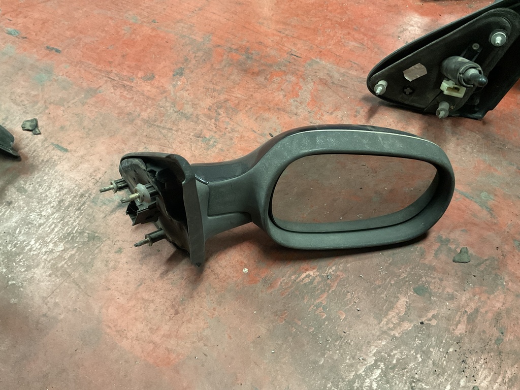 Retrovisor derecho renault megane ‘00
