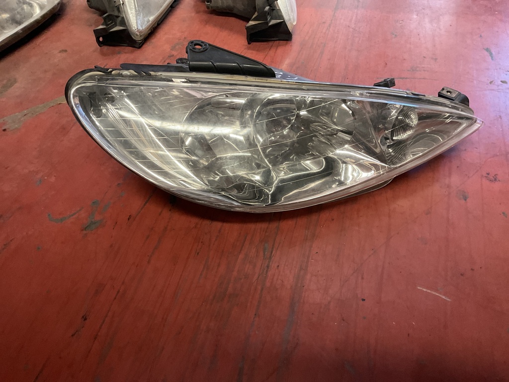Faro derecho peugeot 206 2000