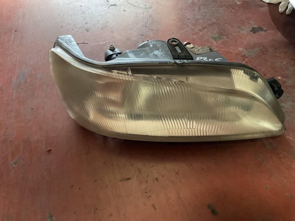 Faro derecho peugeot 306 1999