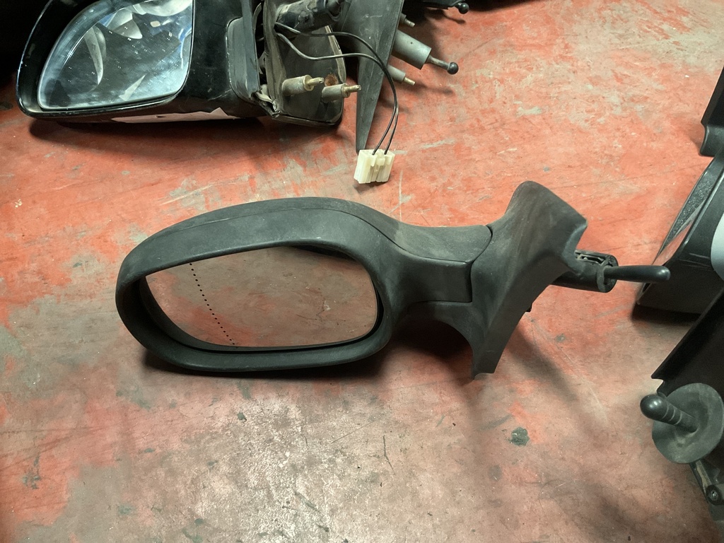 Retrovisor izquierdo manual renault clio ii ‘00