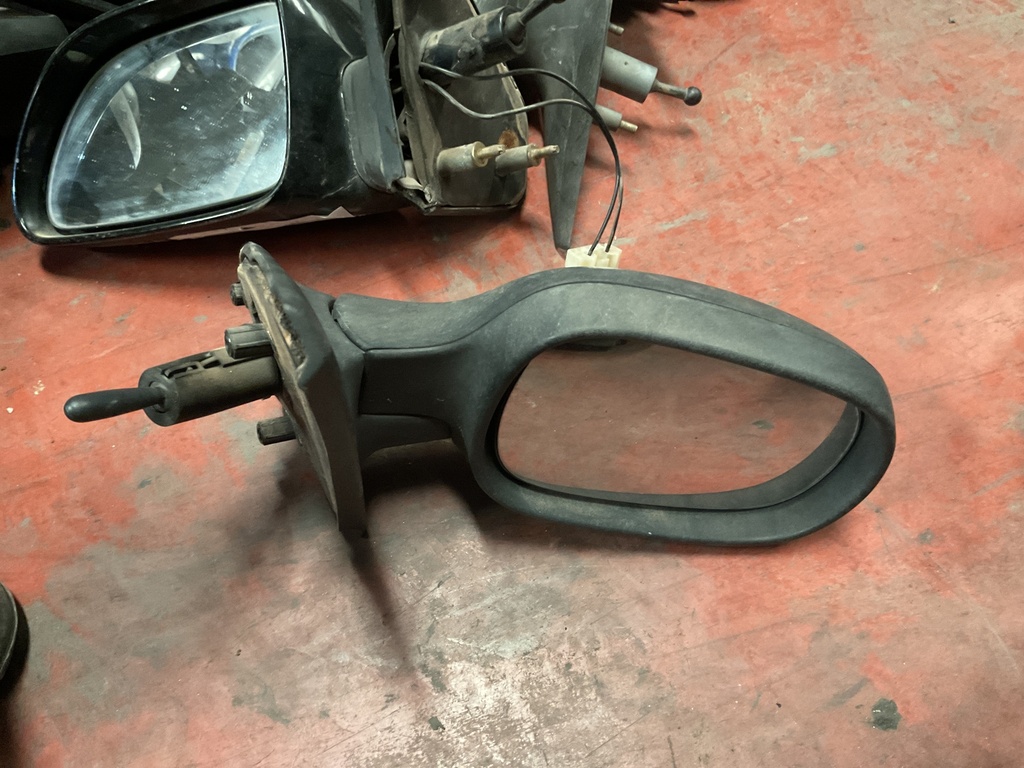 Retrovisor derecho manual renault clio ii ‘00