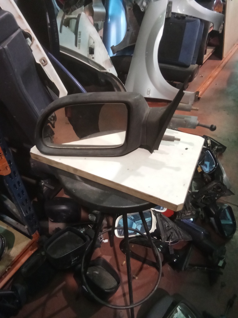 Retrovisor izquierdo manual renault 19 '90