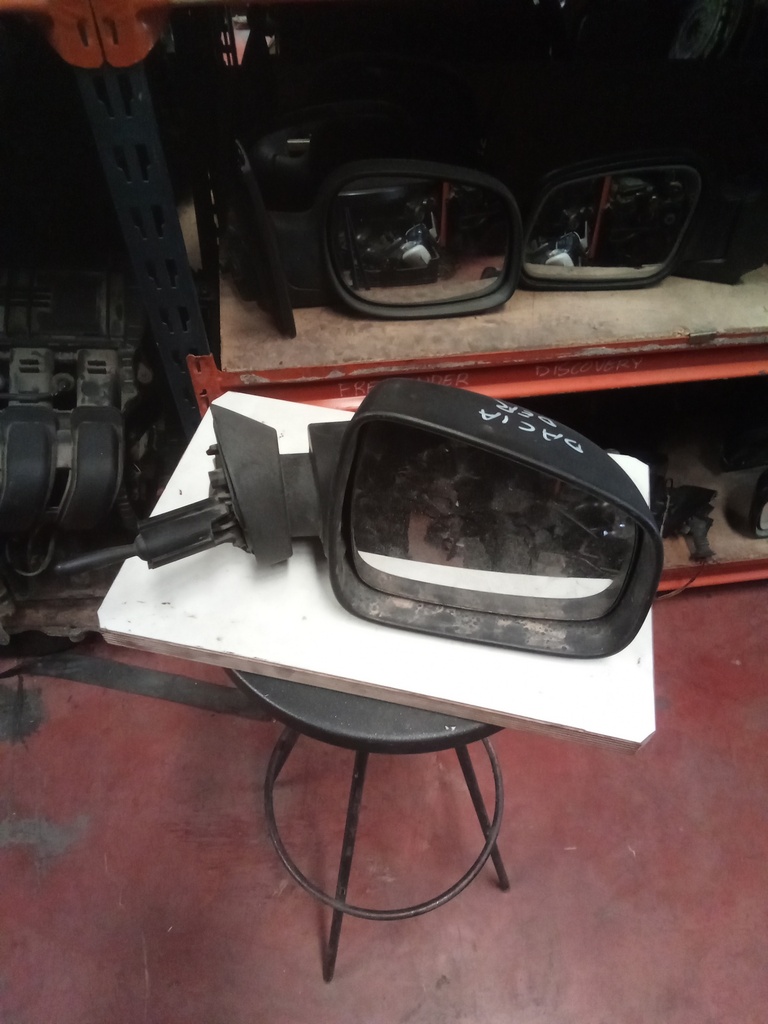 Retrovisor derecho manual dacia sandero '10