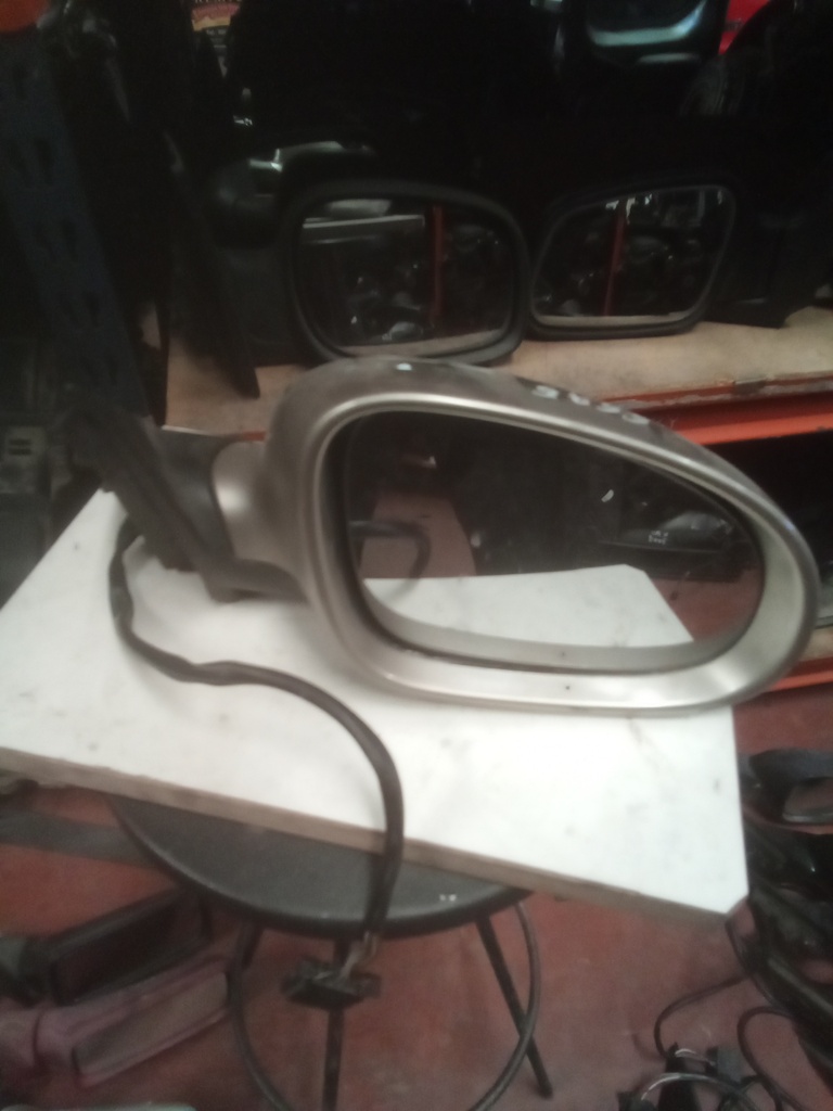 Retrovisor derecho volkswagen passat '05