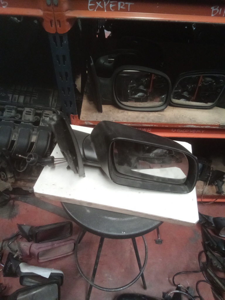 Retrovisor derecho manual volkswagen polo '05