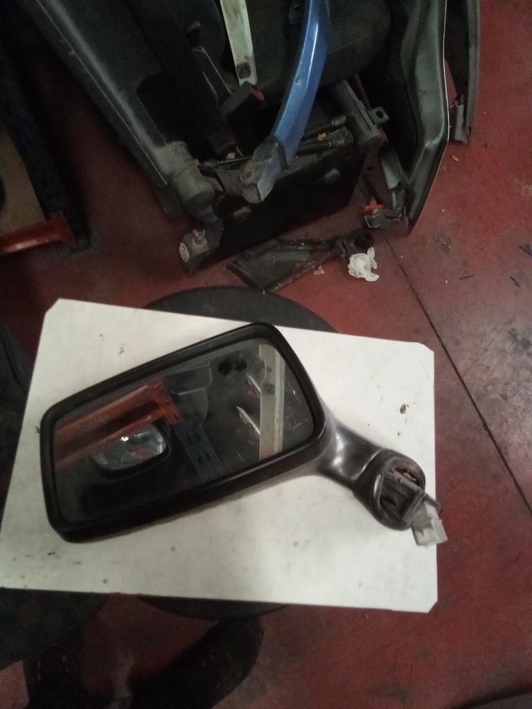 Retrovisor izquierdo audi 80 '91