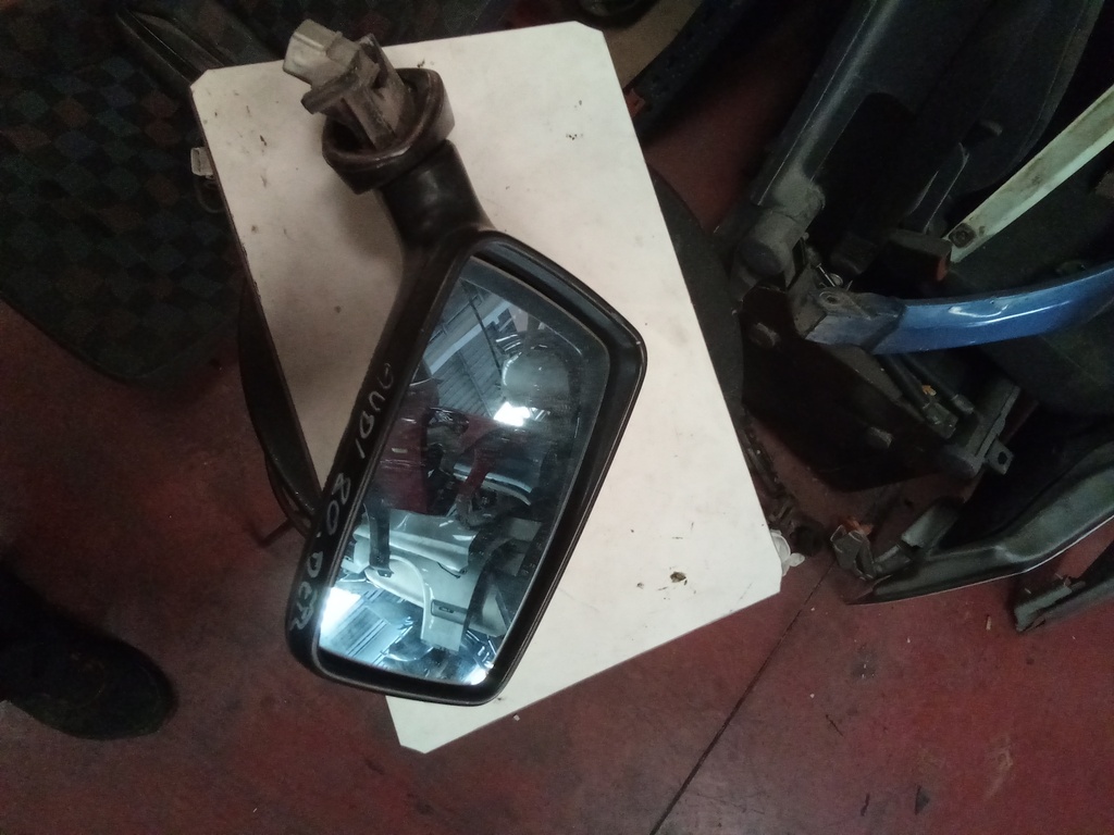 Retrovisor derecho audi 80 '91