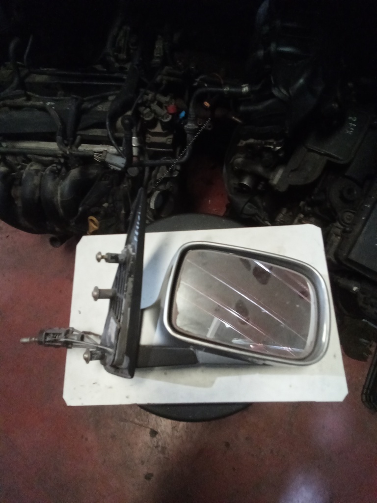Retrovisor derecho manual skoda felicia '94
