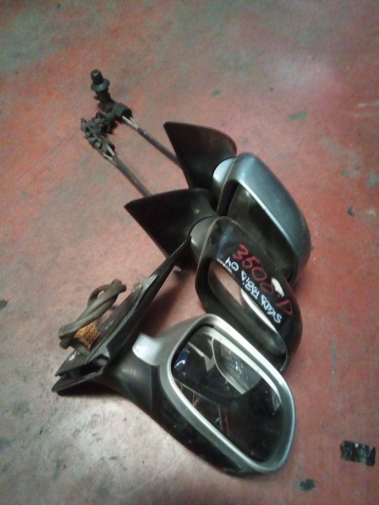 Retrovisor derecho skoda fabia '02