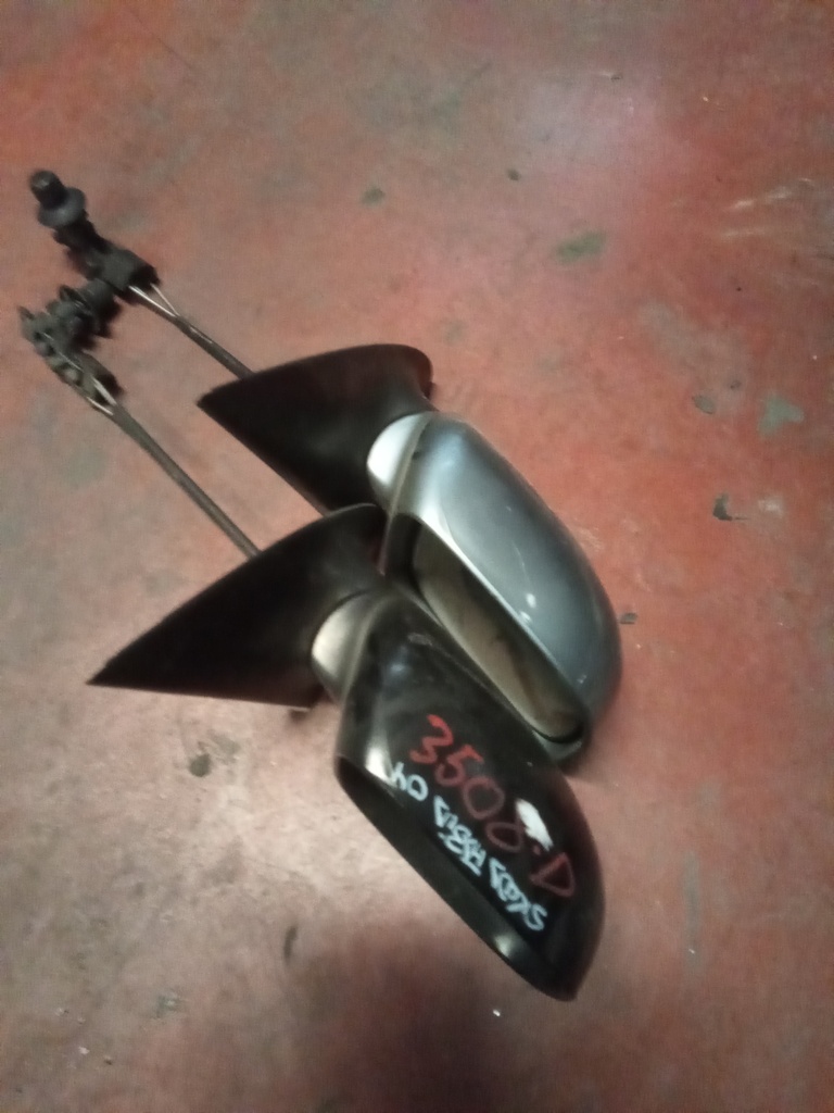 Retrovisor derecho manual skoda fabia '02