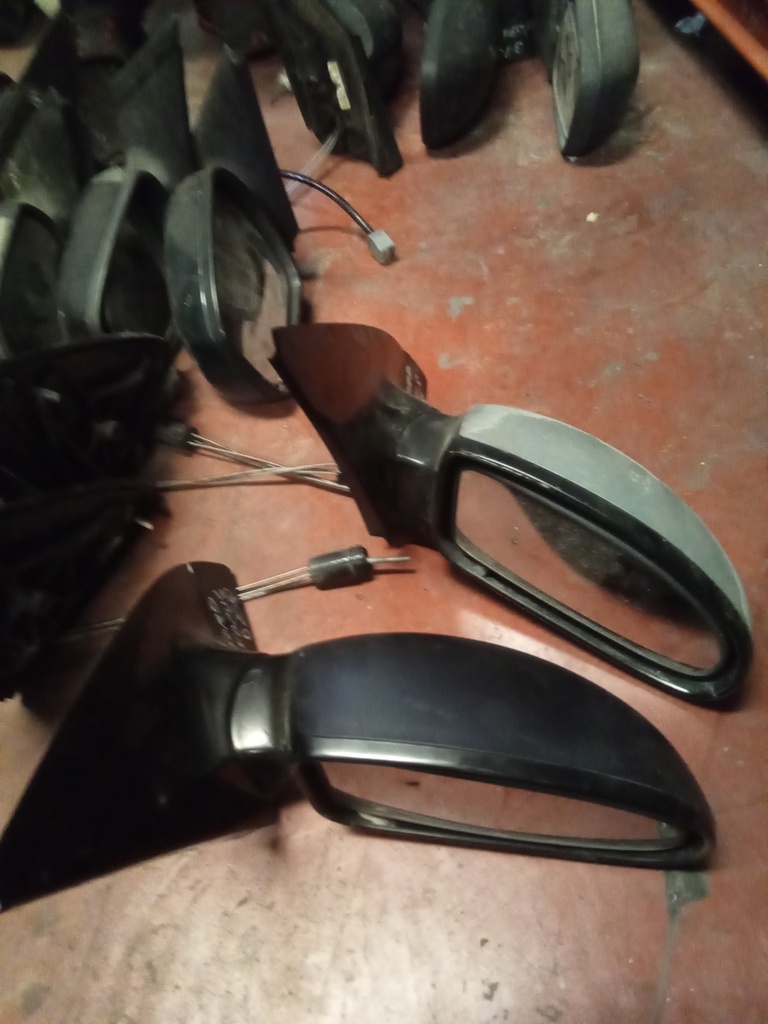 Retrovisor derecho manual ford focus '01