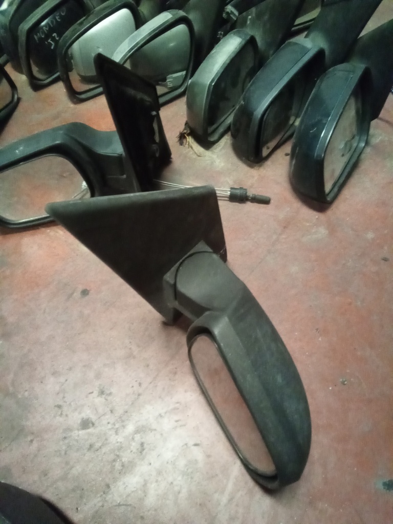 Retrovisor derecho manual ford fiesta '05
