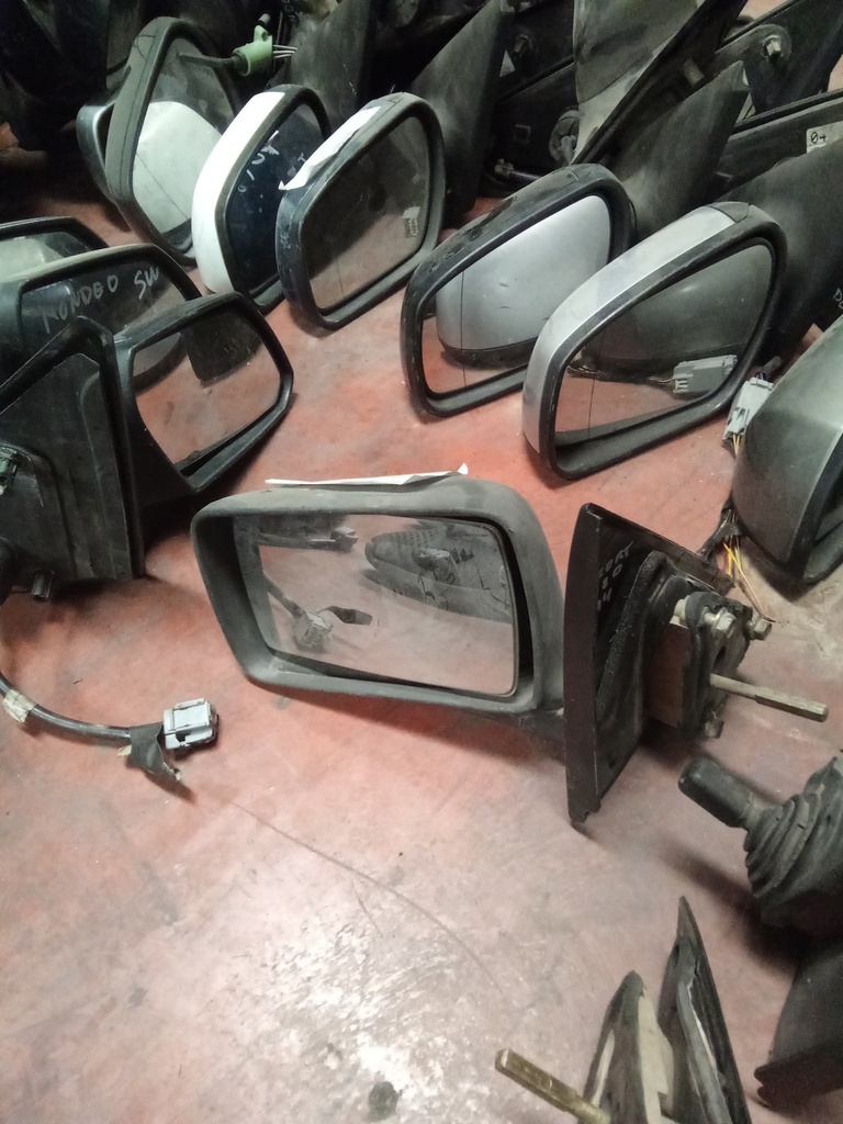 Retrovisor derecho manual ford scort '95