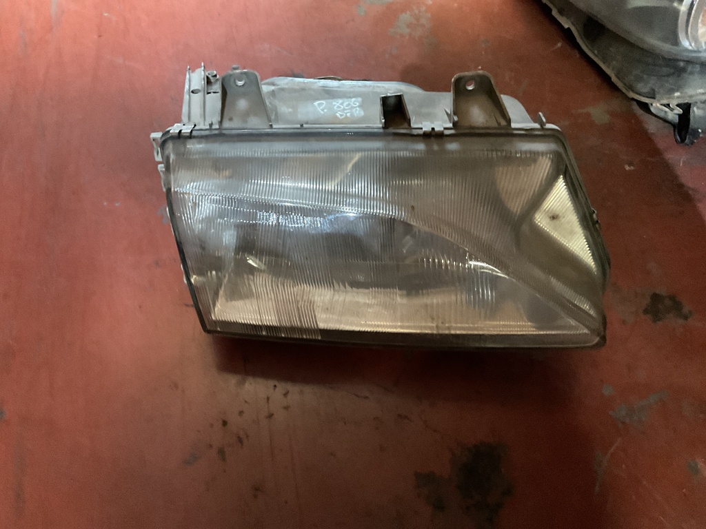 Faro derecho peugeot 806