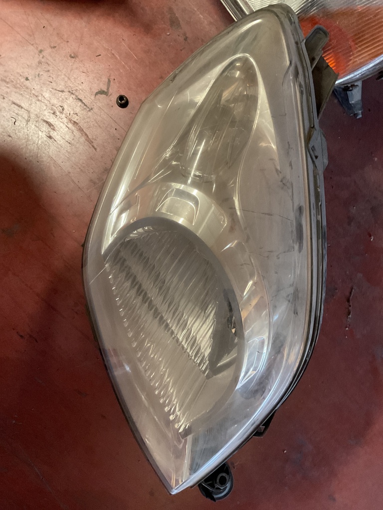 Faro izquierdo peugeot bipper