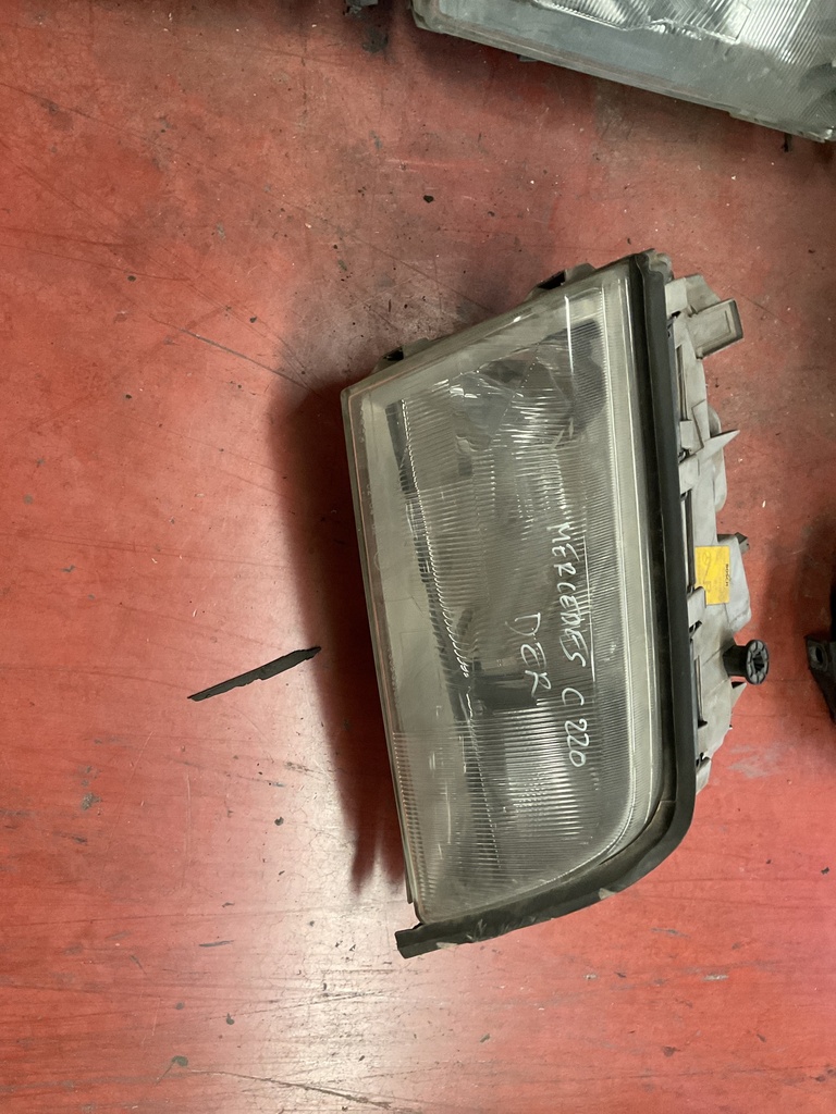 Faro derecho mercedes clase c 220 w202