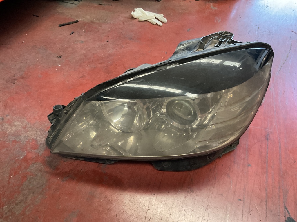 Faro izquierdo mercedes clase c w204 08