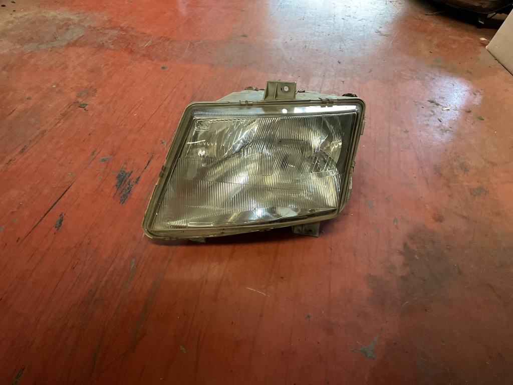 Faro izquierdo Mercedes Vito 108 CDI