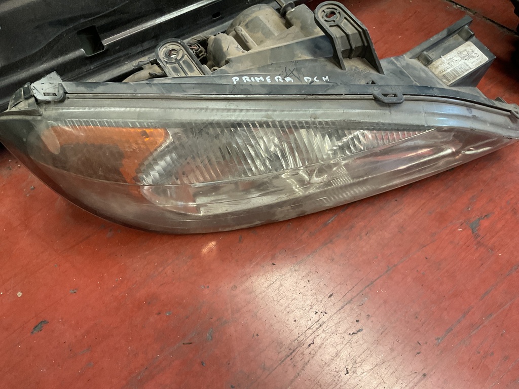 Faro derecho Nissan primera 2000