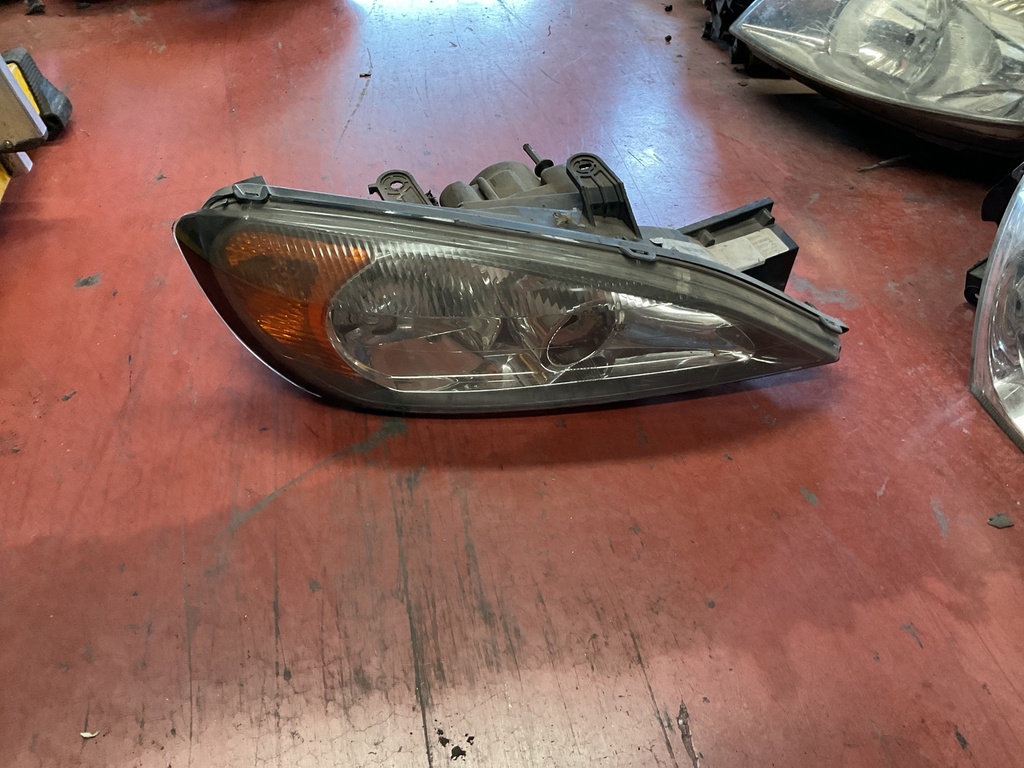 Faro derecho Nissan primera P11 2000