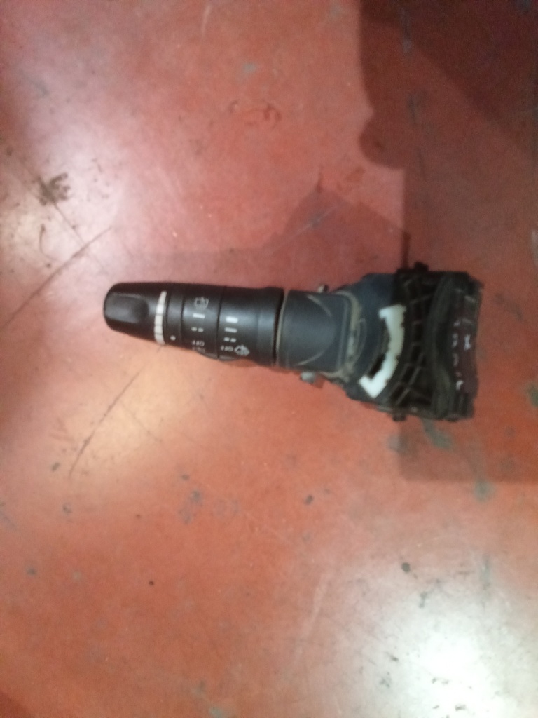 Mando de limpiaparabrisas nissan primera '02