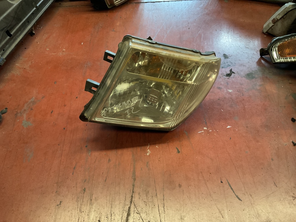 Faro izquierdo Nissan Pathfinder