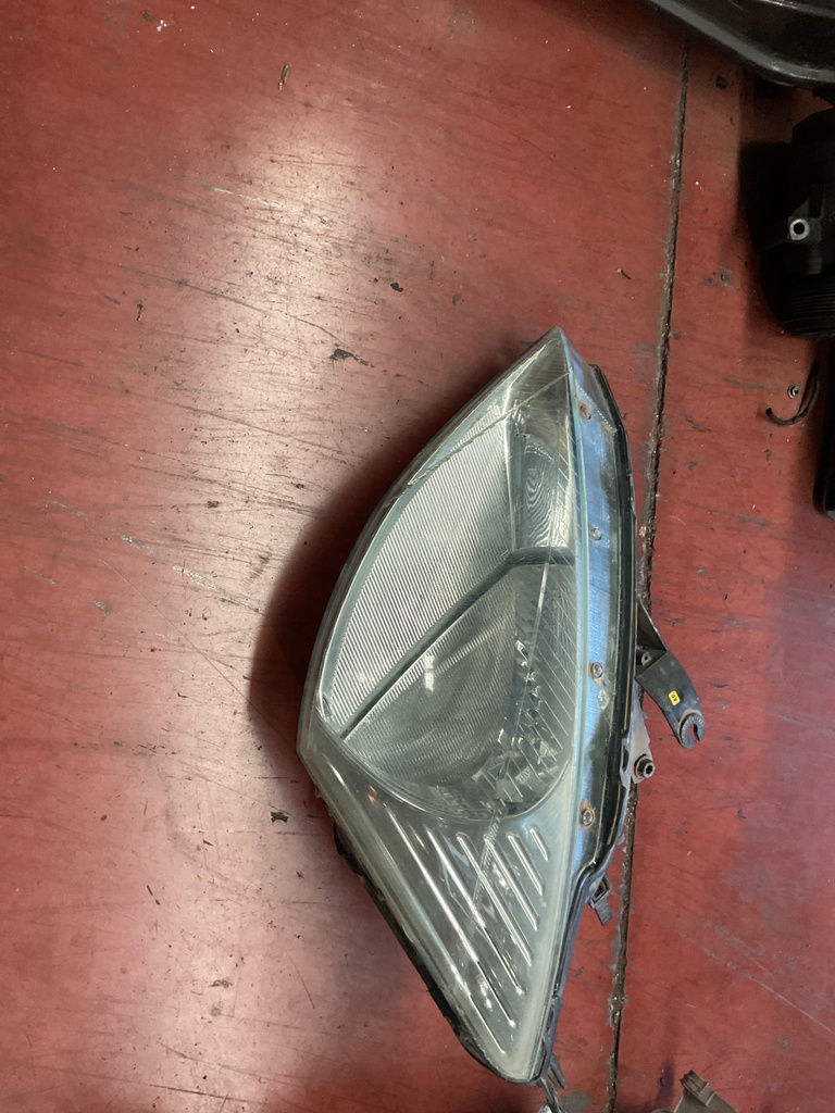 Faro izquierdo Ford Focus 2002