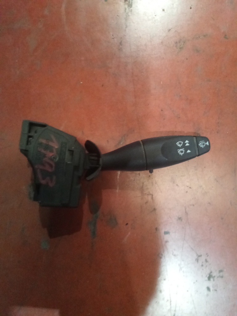 Mando de limpiaparabrisas ford focus '02