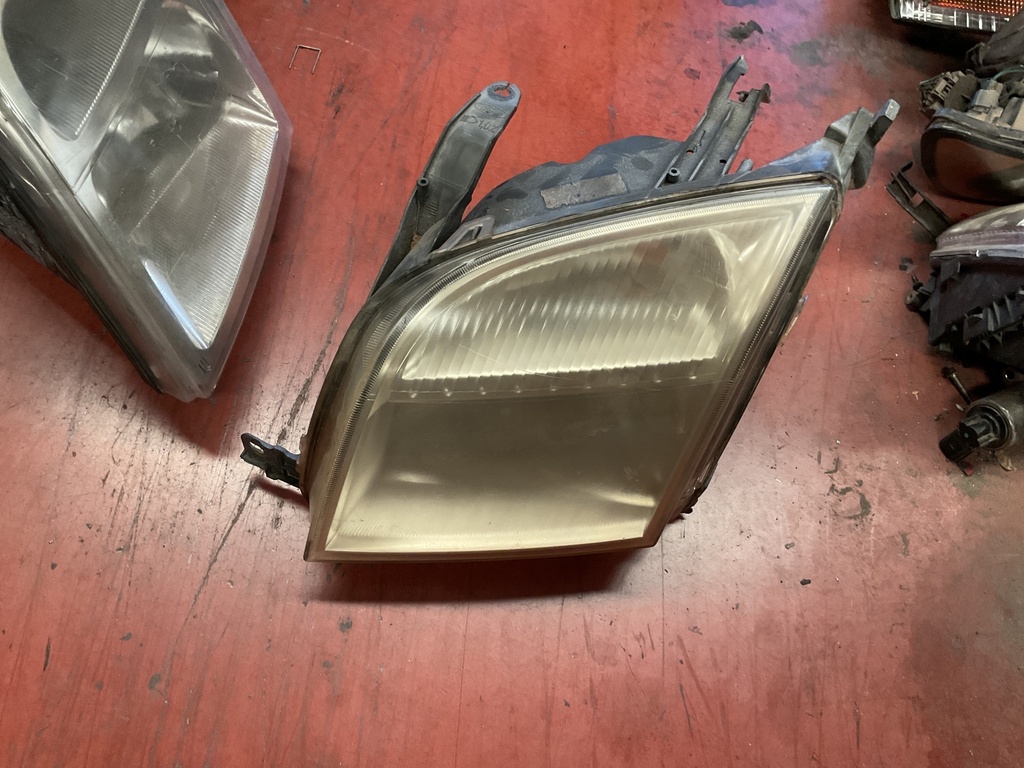 Faro izquierdo Ford Fusion 2002