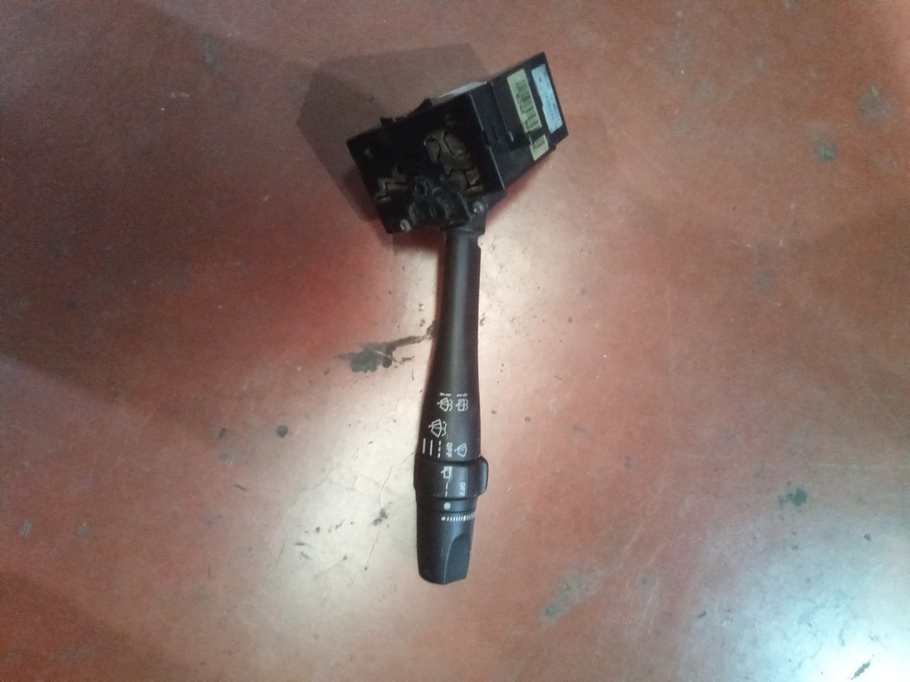Mando de limpiaparabrisas nissan primera '00