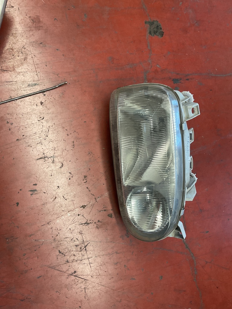 Faro derecho Volkswagen Golf III