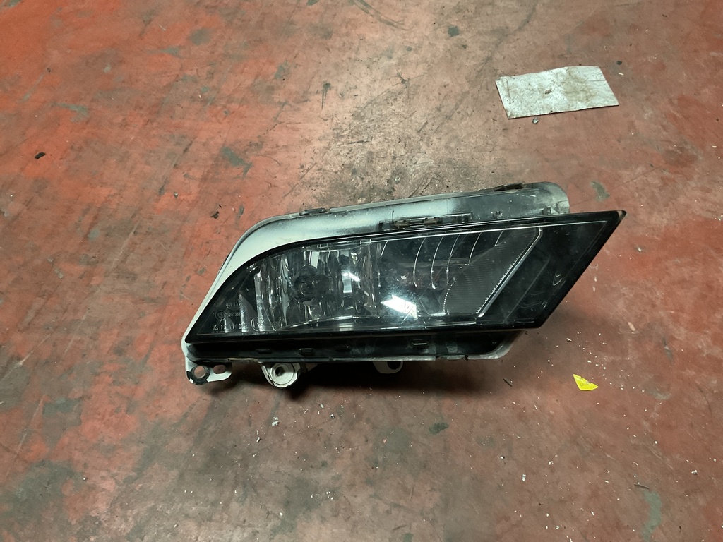 Faro antiniebla izquierdo seat toledo  ‘13