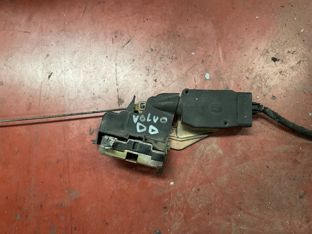 Cerredura delantera derecha volvo V40 ‘95