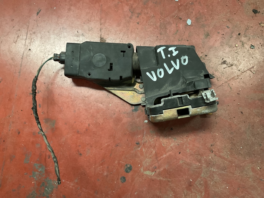 Cerradura trasera derecha V40 ‘97