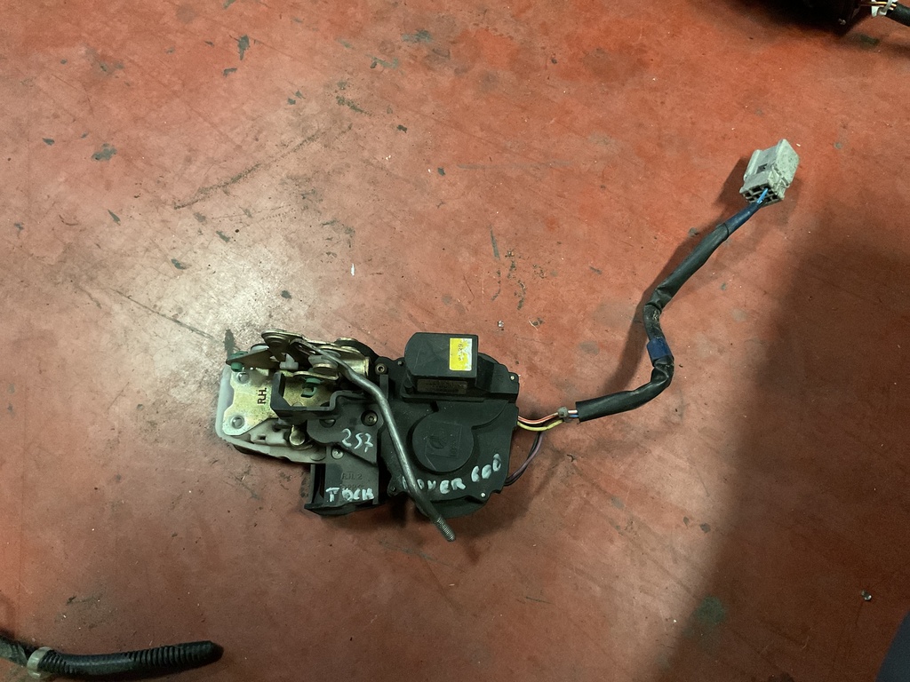 Cerradura trasera derecha rover 600 ‘98