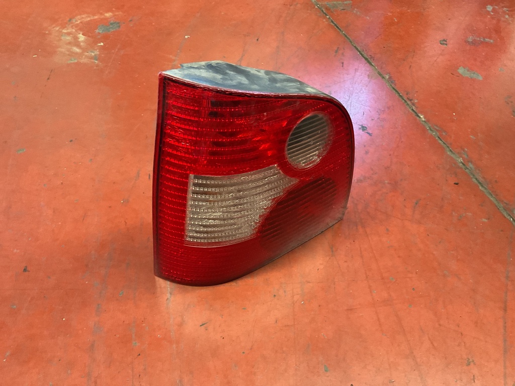 Piloto izquierdo Volkswagen Polo 2002