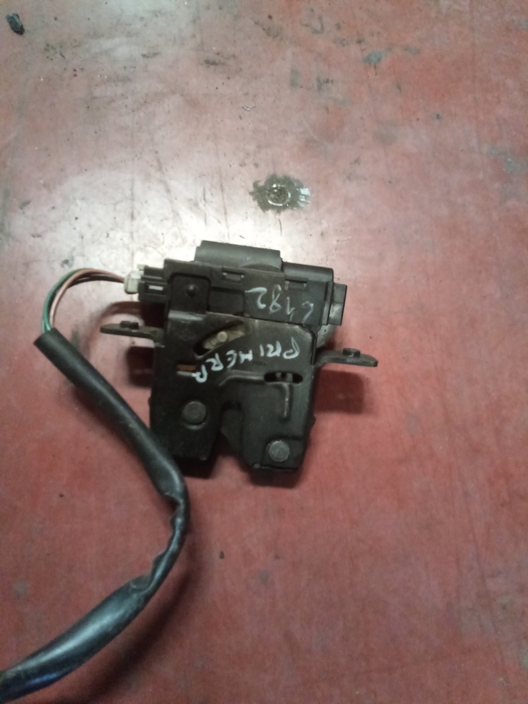 Cerradura maletero Nissan primera '05