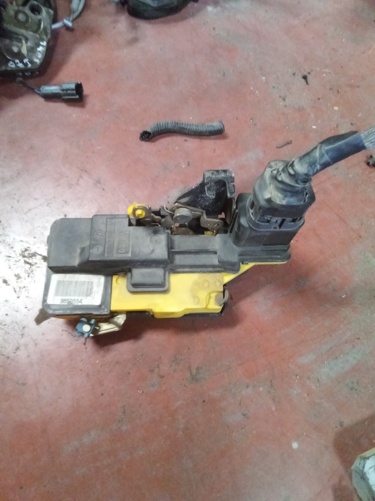 Cerradura delantera derecha Volvo S60 '01