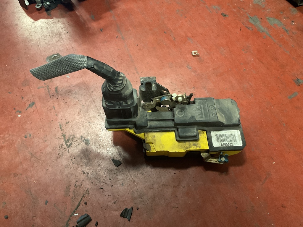 Cerradura delantera izquierda volvo S60 ‘01